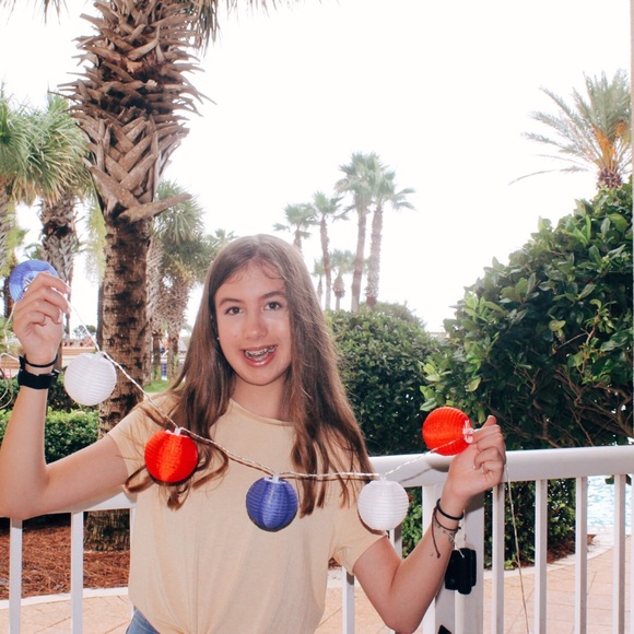 Meet your Posher, Nicole - Picture 1 of 1